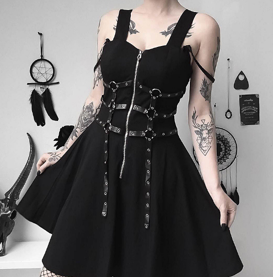 Koreanisches schwarzes Minikleid