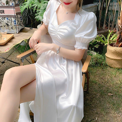 Robe blanche coréenne satinée