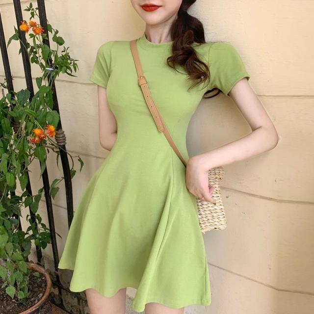 Robe coréenne à manches courtes vert